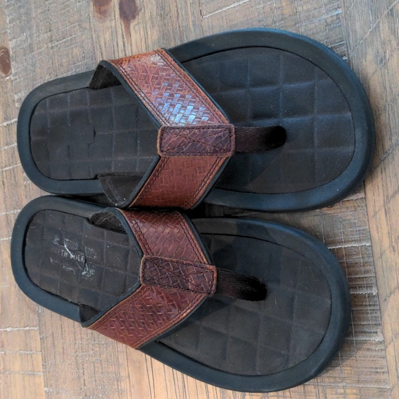 Kenneth Cole Leather Izzo Sandals 